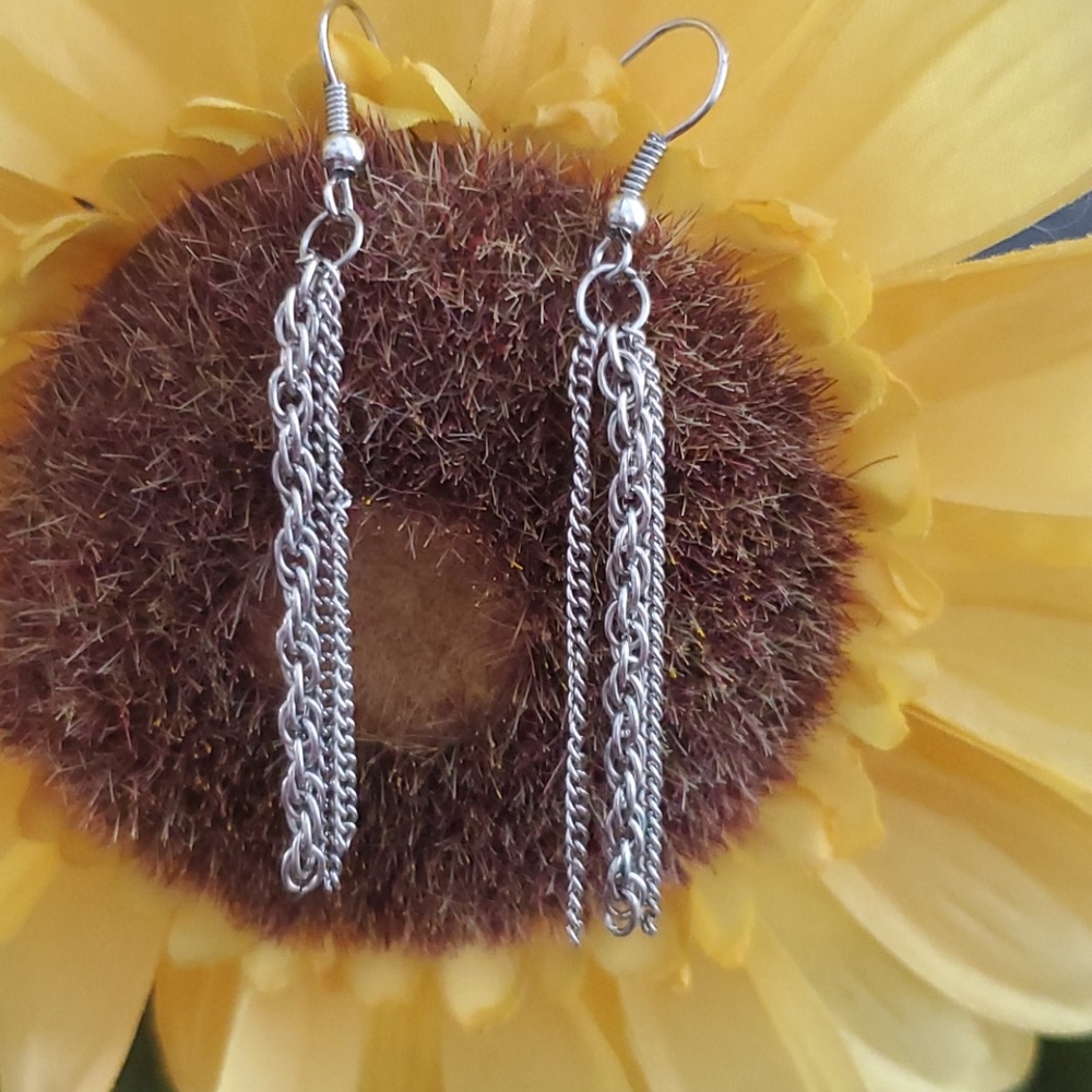 Chain dangle earrings